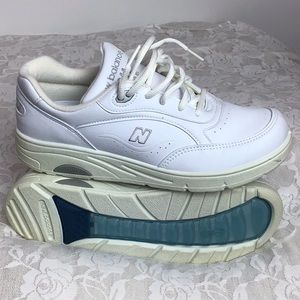 New Balance | White Breast Cancer Awareness Rollbar Sneakers Size 8